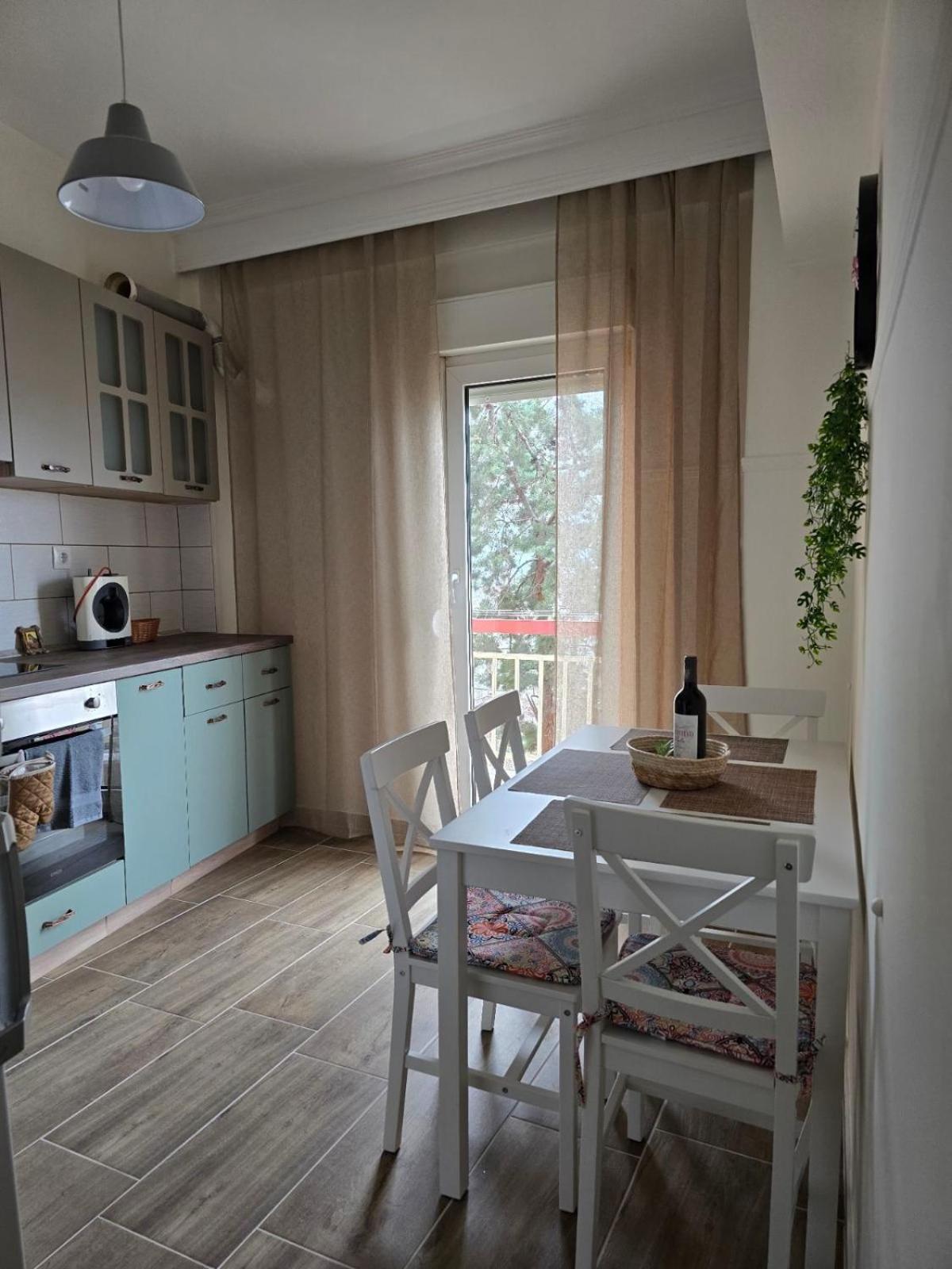 Cozy New 2 Bedrooms For 4 People Thessaloniki